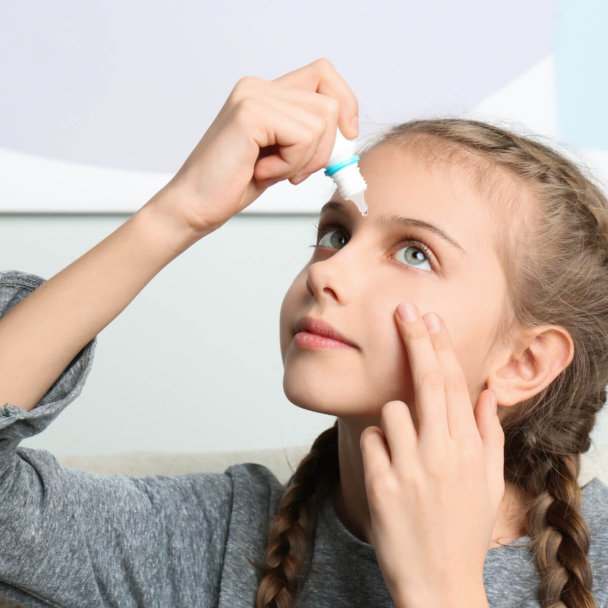 Side Effects and Risks of Xiidra and Restasis